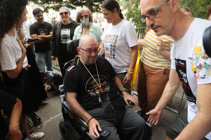 חגיגות בכיכר החטופים לאחר החתימה על הסכם לסיום המלחמה