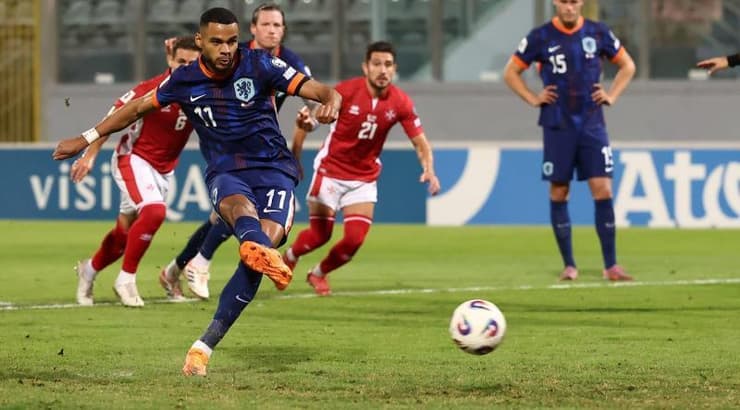 קודי גאקפו כובש את הפנדל (IMAGO) קודי גאקפו כובש את הפנדל