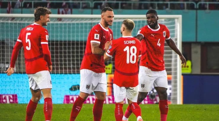 שחקני נבחרת אוסטריה חוגגים (IMAGO) שחקני נבחרת אוסטריה חוגגים