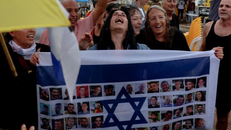 משפחות החטופים מגיבות לחתימה על הסכם שחרור החטופים