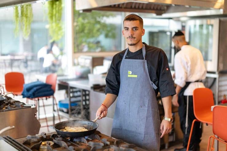 אורי שטרית. "מייחל ליום שבו יהיה חופשי לגמרי" (צילום: טל שחר) אורי שטרית. "מייחל ליום שבו יהיה חופשי לגמרי"