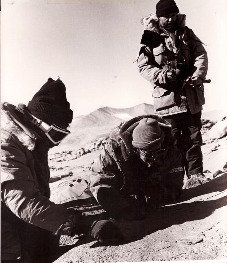 פרופ' יעקב גרטי באנטארקטיקה עם חברי המשלחת