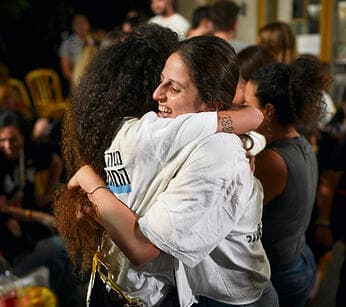 חיוך של אושר: אלה בן עמי וירדן גונן (צילום: אי-פי, Emilio Morenatti) yk14541203