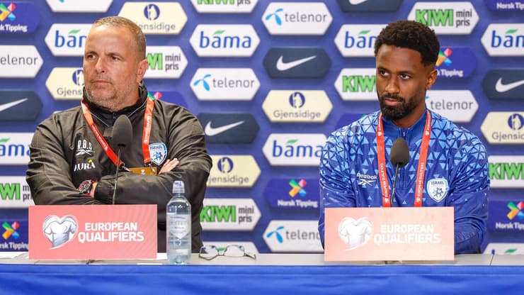 מאמן נבחרת ישראל רן בן שמעון עם אלי דסה