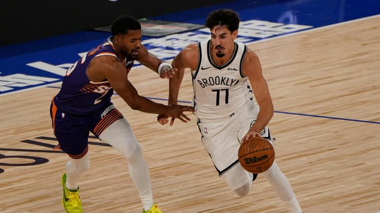 שחקן ברוקלין נטס בן שרף מול שחקן פיניקס סאנס ג'ארד באטלר