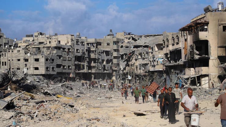 הריסות בעזה ( צילום: REUTERS/ Ebrahim Hajjaj) הריסות בעיר עזה