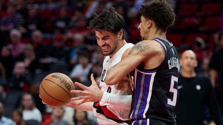 אבדיה מול ניק קליפורד וסקרמנטו (צילום: AP Photo/Craig Mitchelldyer) אבדיה מול ניק קליפורד וסקרנמטו