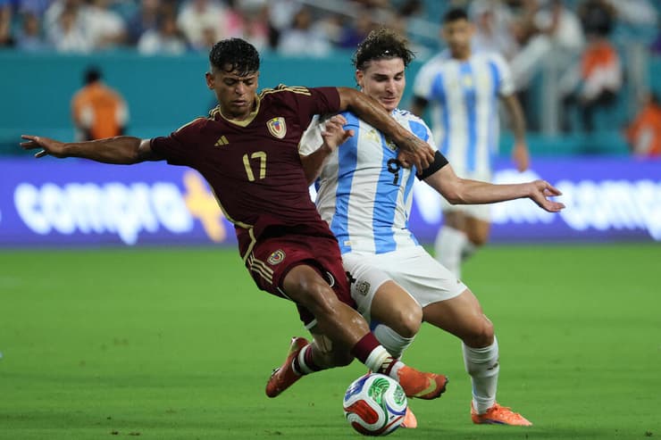 קרווין אנדרדה מול חוליאן אלבארס