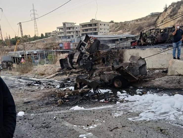 אחד מהדחפורים שהותקפו הלילה. הלבנונים דיווחו על הרוג ו-7 פצועים הדחפורים שנשרפו בסדרת התקיפות בדרום לבנון