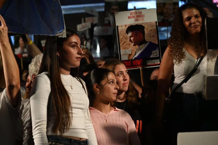 שורדות השבי נעמה לוי, דניאלה גלבוע וקרינה ארייב