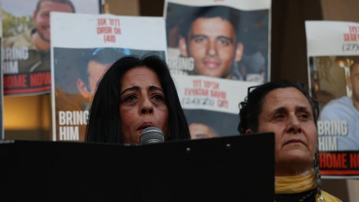 הצהרת משפחות חטופים בכיכר החטופים