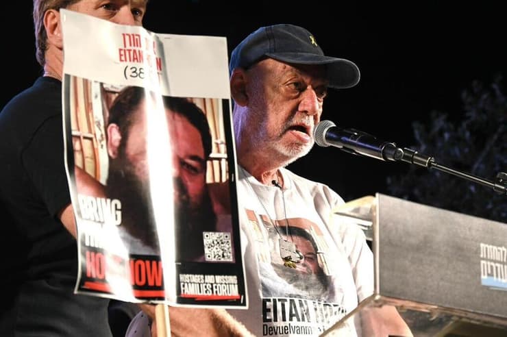 איציק הורן בעצרת בכיכר החטופים