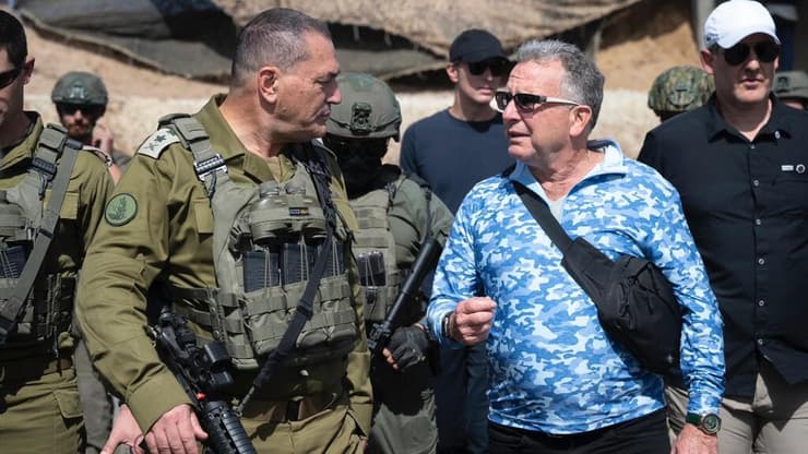 צילום: דובר צה"ל הרמטכ״ל, רב-אלוף אייל זמיר בסיור ברצועת עזה ביחד עם השליחים האמריקנים סטיב וויטקוף וג'ראד קושנר