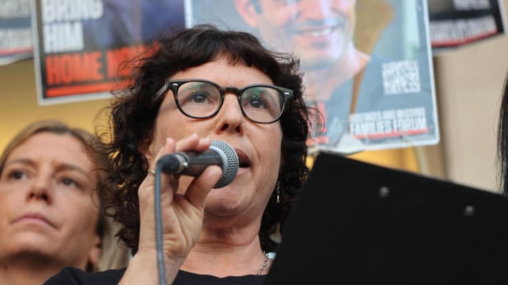 הצהרת משפחות חטופים בכיכר החטופים