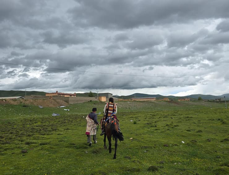נזיר וסוסו בלינטאנג (צילום: סיוון (סיווי) בר לב) נזיר וסוסו בלינטאנג