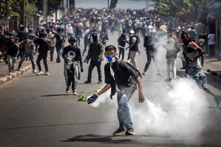 ניסיון הפיכה ב מדגסקר מפגינים מהומות