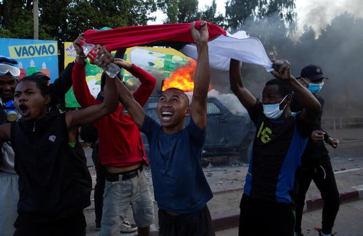 ניסיון הפיכה ב מדגסקר מפגינים מהומות