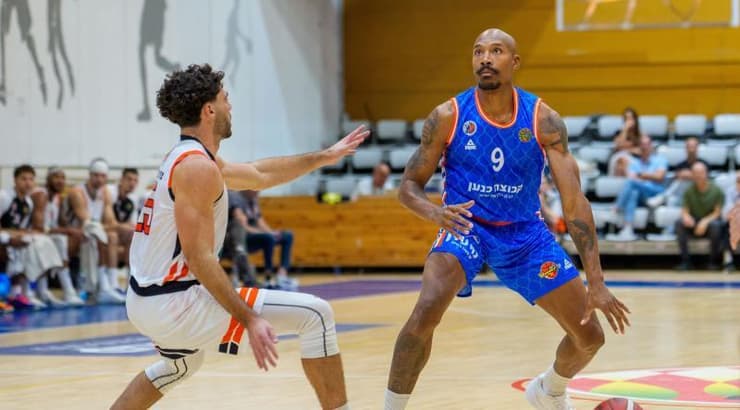 דריון אטקינס מכדרר