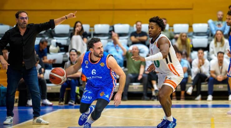 עמית אלון מחפש אופציית מסירה