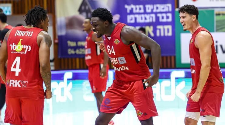 שחקני הפועל גליל עליון חוגגים