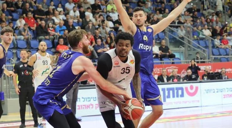 מייקל פוסטר ג'וניור בצבע