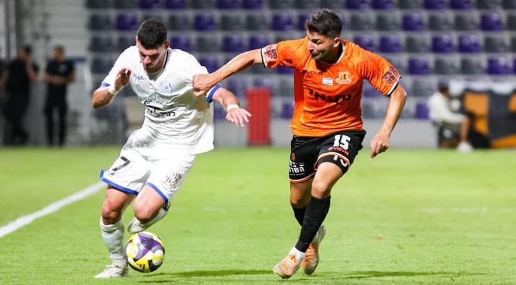 רז נחמיאס מנסה לעצור את ניב פליטר