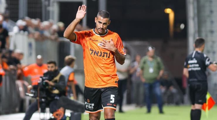 מתן לוי מתנצל לאחר שהורחק