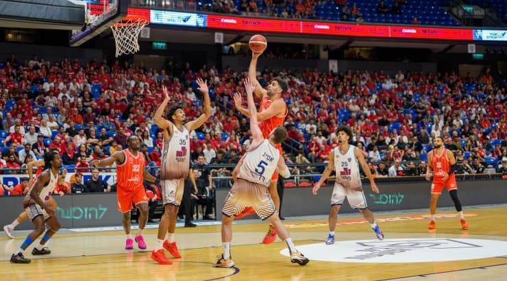 תומר גינת עולה לסל (רועי כפיר) תומר גינת עולה לסל