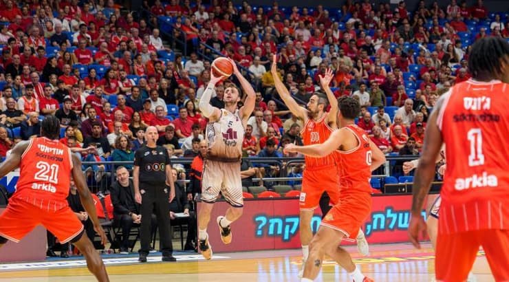 תומר אסייג עולה לזריקה (רועי כפיר) תומר אסייג עולה לזריקה