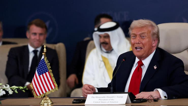 טראמפ חותם על ההסכם בשארם א-שייח