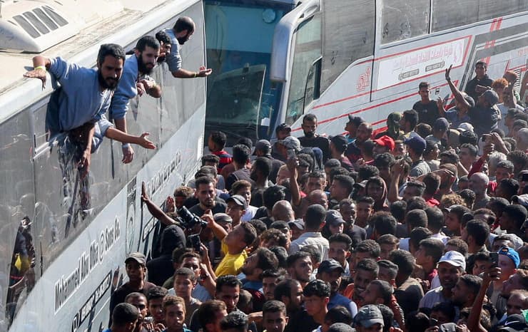 חגיגות ב חאן יונס רצועת עם שחרור מחבלים  ב עסקה