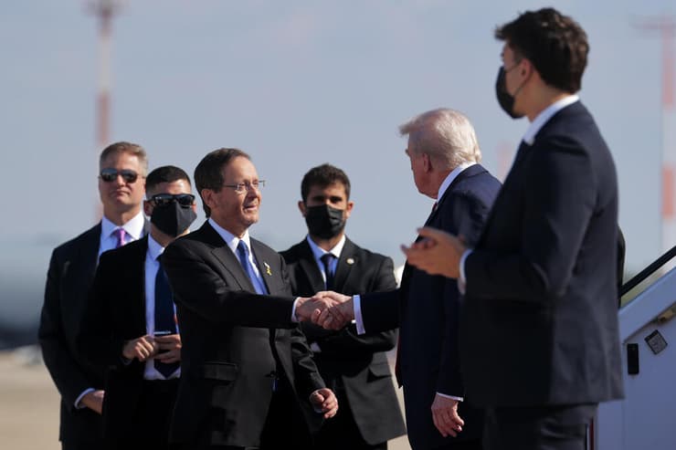 בנימין נתניהו יצחק הרצוג קבלת פנים ל נשיא ארה"ב דונלד טראמפ ב בנתב"ג