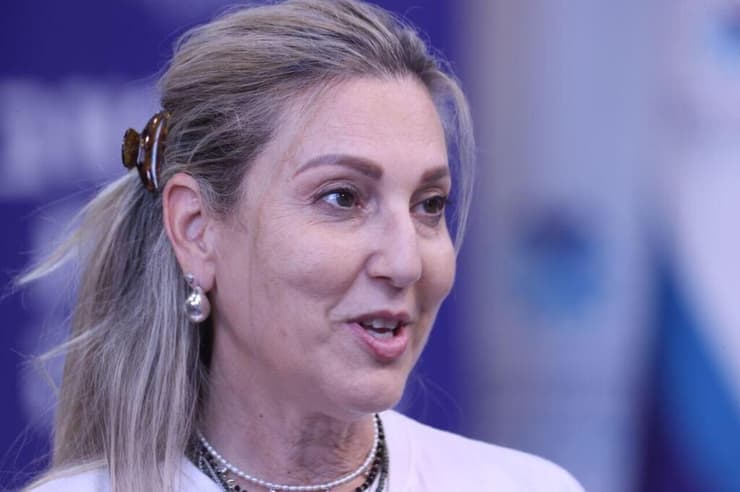 מירב אנגרסט