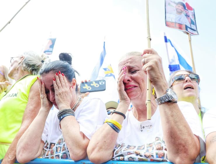 חגיגות בכיכר החטופים