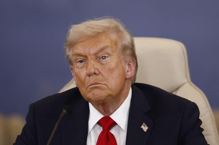 טראמפ חותם על ההסכם בשארם א-שייח