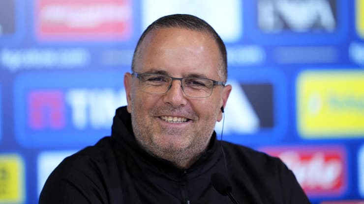 "זה זמן לכדורגל"בן שמעון (צילום: REUTERS/Matteo Ciambelli) בן שמעון