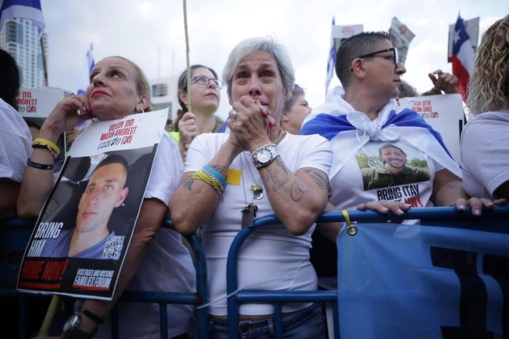 כיכר החטופים בתל-אביב (צילום: טל שחר) כיכר החטופים תל אביב