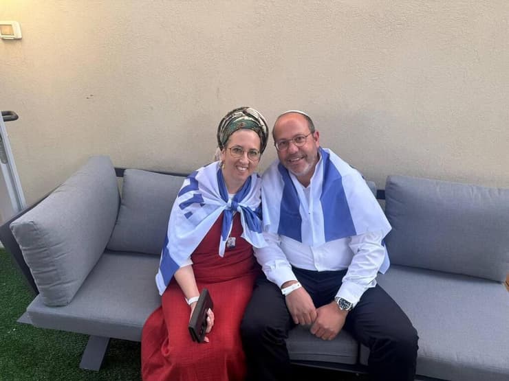 הוריו של איתן מור, צביקה ואפרת כעת בנקודת ההמתנה ברעים