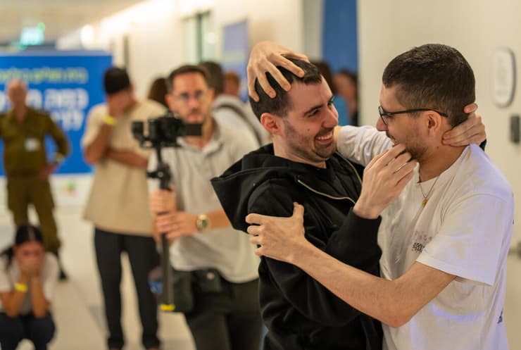 "הבינו שאולי הם לא יתראו יותר" (צילום: בועז אופנהיים /לע"מ) האיחוד של אביתר דוד וגיא גלבוע דלאל