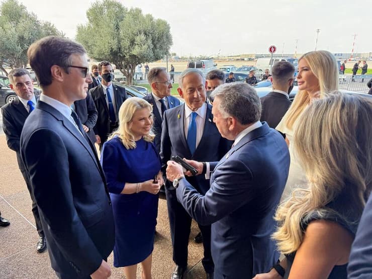 ראש הממשלה נתניהו ורעייתו שרה הגיעו לנתב״ג לקראת נחיתתו של נשיא ארה״ב טראמפ