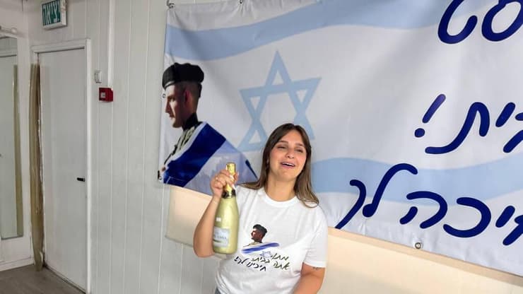 בת חפר בית משפחה של מתן אנגרסט