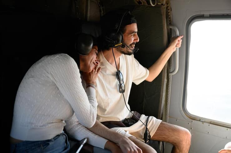 מתן צנגאוקר ומשפחתו במסוק בדרכם לבית החולים