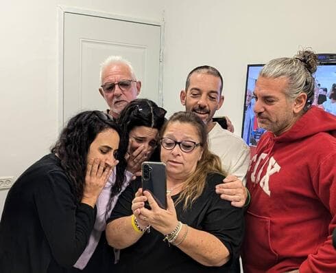 משפחת קוניו בשיחה עם דוד ואריאל