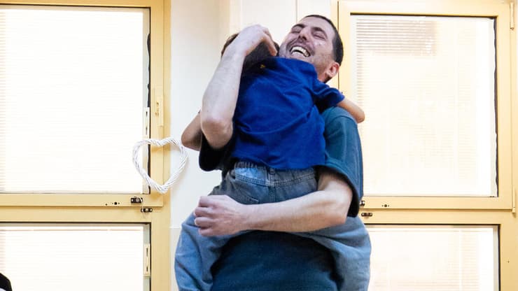  אלקנה בוחבוט נפגש עם בנו ראם