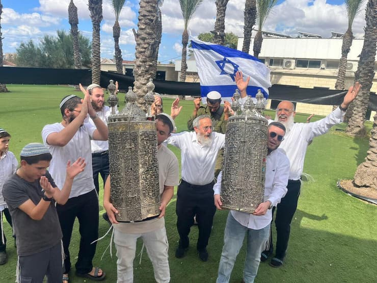 בישיבת ההסדר בשדרות כבר פצחו בריקודים ערב החג