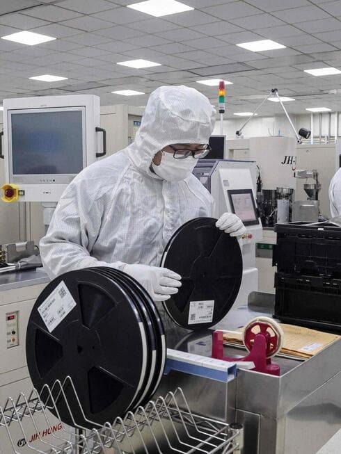 מפעל שבבים בסין