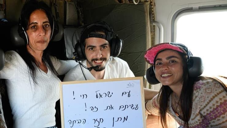 מתן צנגאוקר ומשפחתו במסוק בדרכם לבית החולים