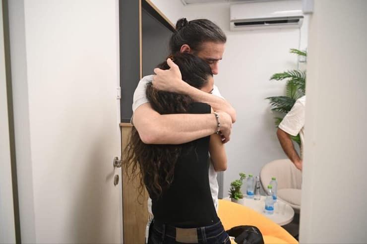 ארבל יהוד ואריאל קוניו נפגשים לראשונה