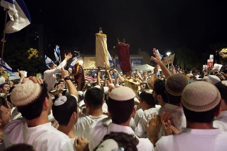 הקפות שניות בכיכר החטופים בתל אביב