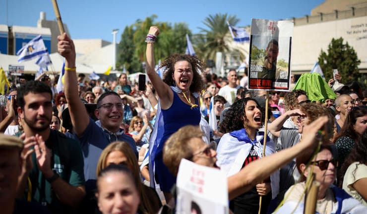 חגיגות בכיכר החטופים
